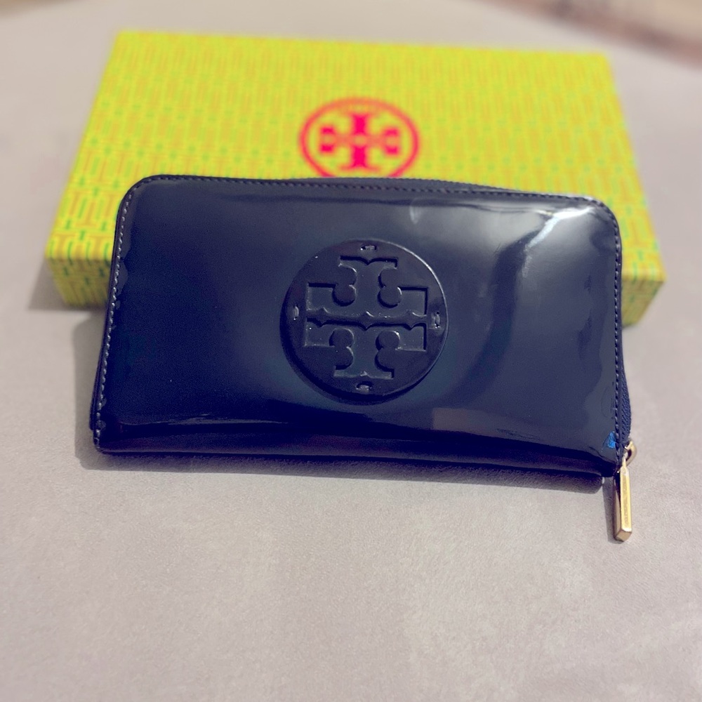 Tory Burch Stacked Patent Zip Continental Wallet